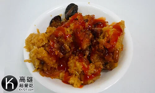 《龐家肉粽》加上甜辣醬以後辣辣甜甜的超級對味！