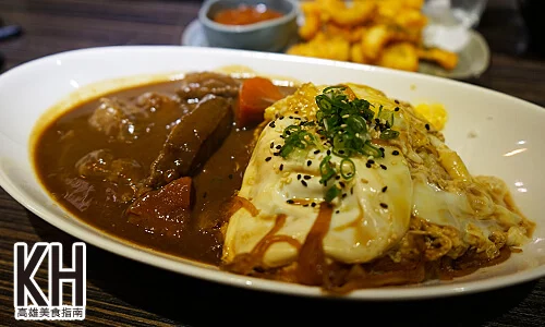《咕嚕咕嚕家》軟嫩牛肋蛋包咖哩飯