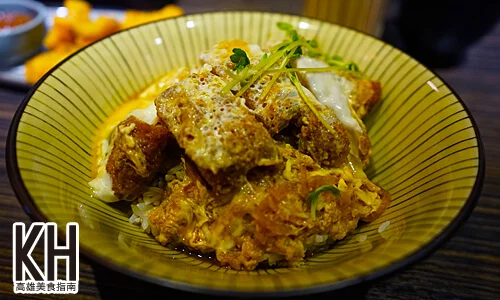 《咕嚕咕嚕家》酥炸豬排滑蛋丼