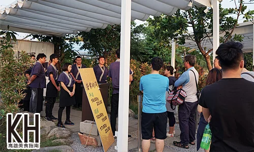 《風車驛站》開店迎接隊伍