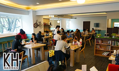 《Poppy Waffle》平日的中午也是滿滿的人潮