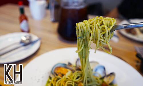 《Poppy Waffle》義大利麵青醬