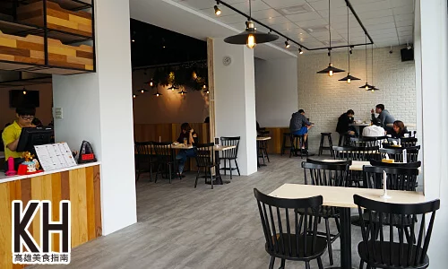 《濰克早午餐》三間店面打通大空間