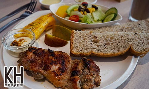 《濰克早午餐》濰克招牌早餐拼盤香草嫩雞
