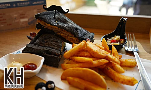 《鬍子茶》炙燒豬排佐花生醬帕里尼