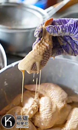 《黑妞鹹酥雞》面皮會包覆在雞翅上