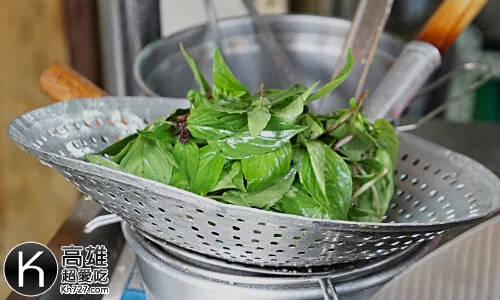 《黑妞鹹酥雞》九層塔