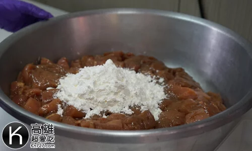 《黑妞鹹酥雞》獨家秘方手工醃製