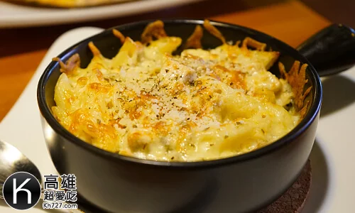 《搖滾披薩Pizza Rock》香烤雞肉蘑菇白醬焗烤麵