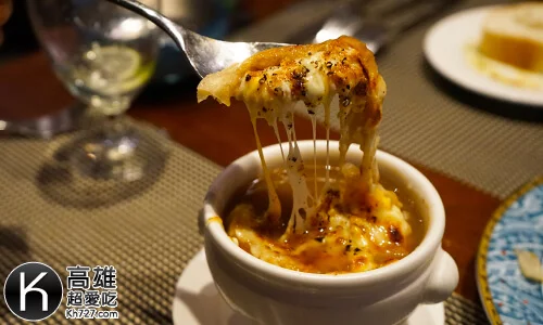 《A-STEAK》《A-STEAK》法式洋蔥湯濃濃的起司