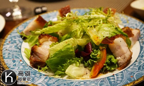 《A-STEAK》脆皮豬五花沙拉